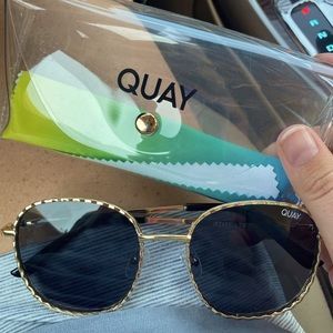 Quay jezzabell twist sunglasses